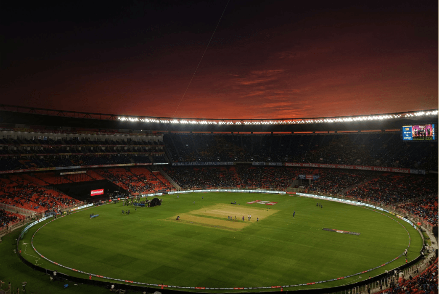 Reading the Pitch Before Reading the Odds